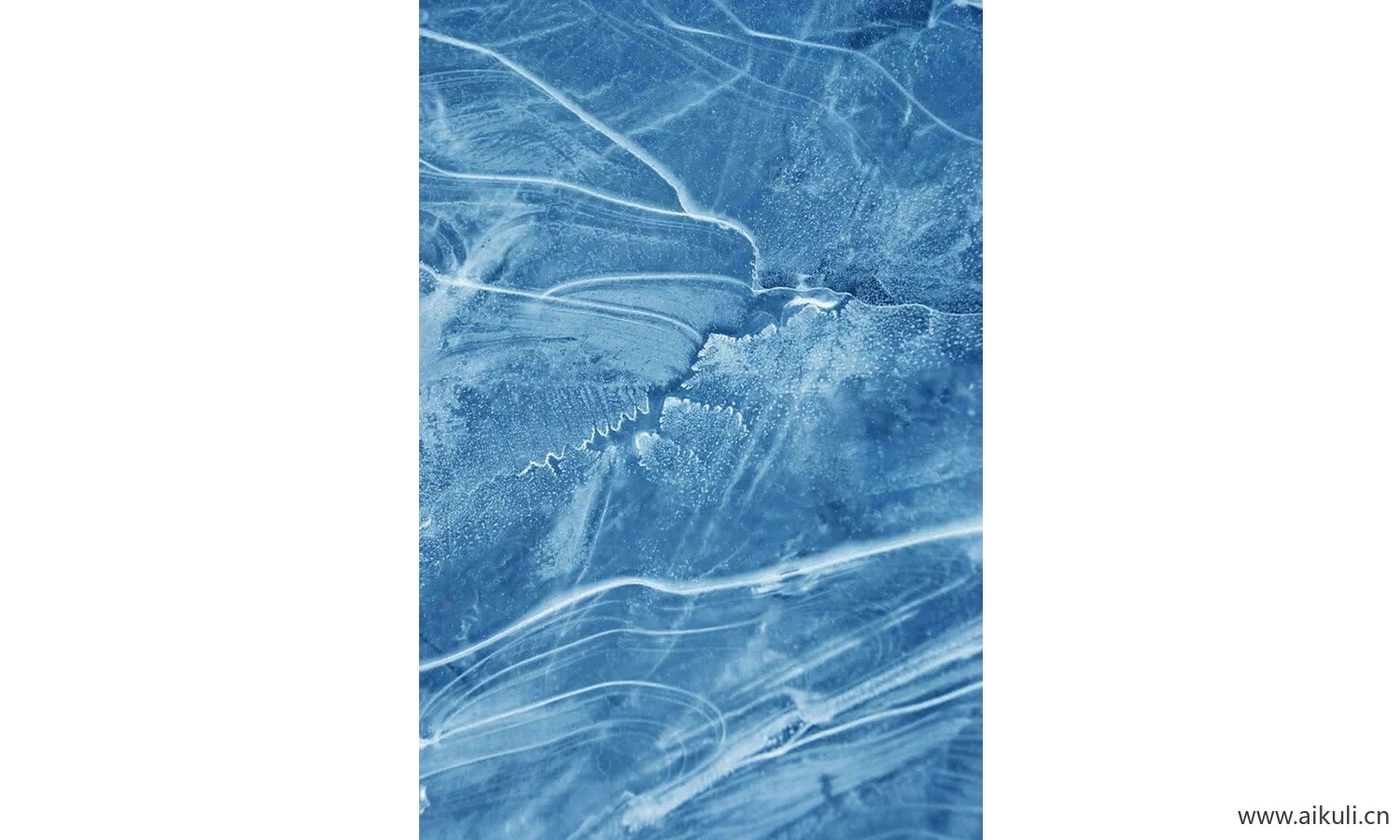蓝色冰面水面